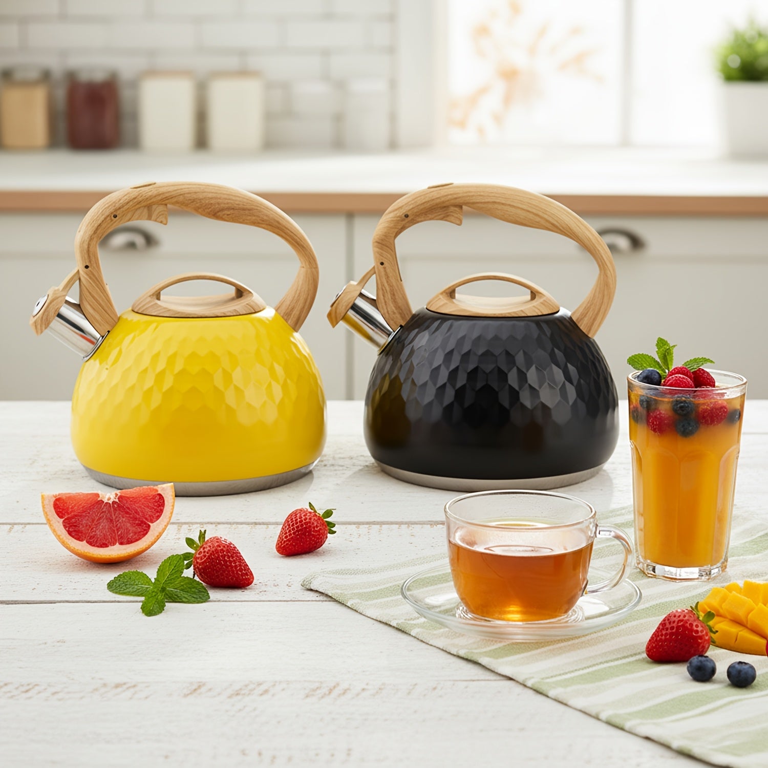 One 3-liter Stainless Steel Large-capacity Hammered-pattern Tea Pot, Suitable for Both Household and Commercial Use, and Can Be Used with Induction Cookers and Gas Stoves as a Universal Pot.