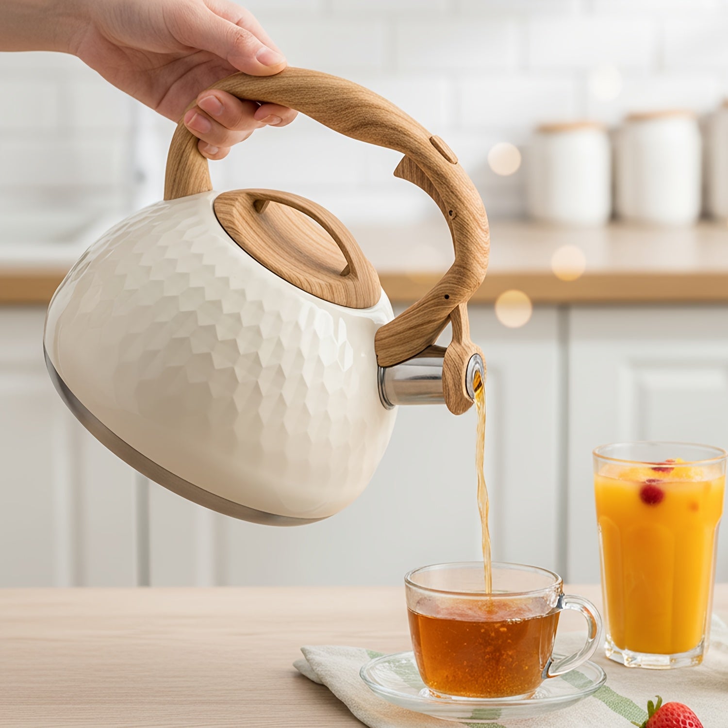 One 3-liter Stainless Steel Large-capacity Hammered-pattern Tea Pot, Suitable for Both Household and Commercial Use, and Can Be Used with Induction Cookers and Gas Stoves as a Universal Pot.